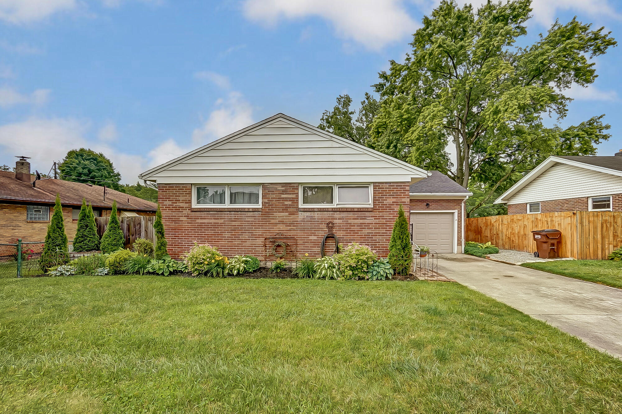 255 Englewood Road Springfield, OH 45503 - Photo 3 of 40 Gallery Image 3