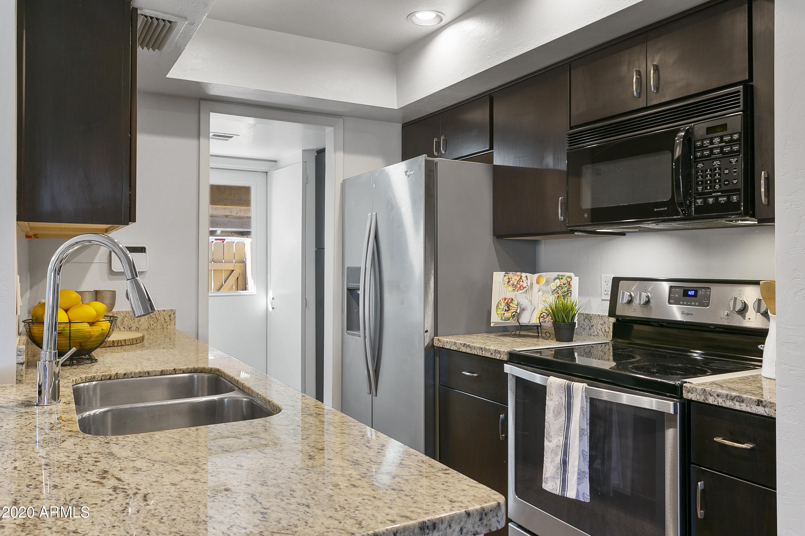 3006 North 46th Street Phoenix, AZ 85018 - Photo 5 of 25 5