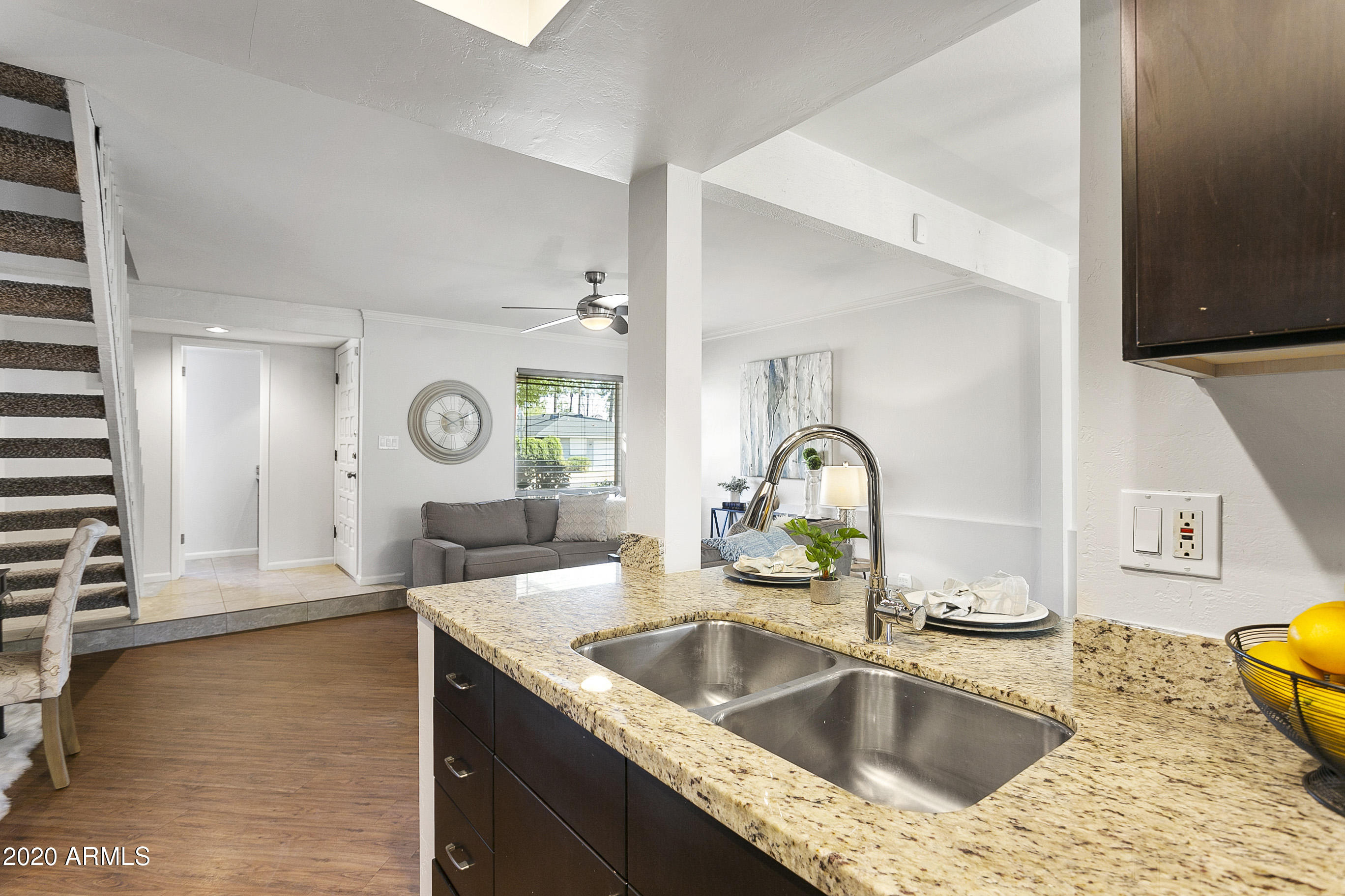 3006 North 46th Street Phoenix, AZ 85018 - Photo 8 of 25 8