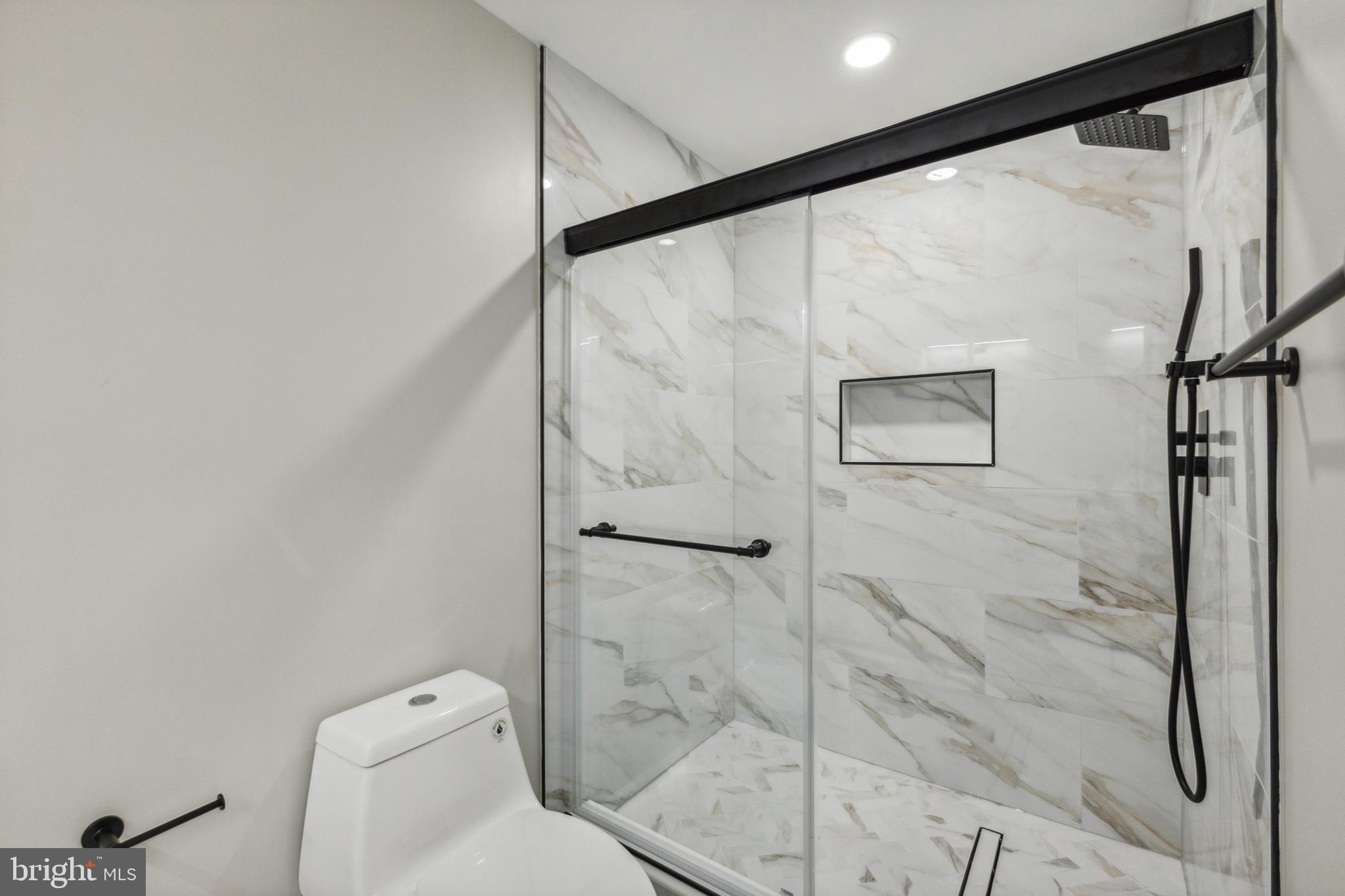 13318 Kurtz Road Woodbridge, VA 22193 - Photo 17 of 41 Gallery Image 17