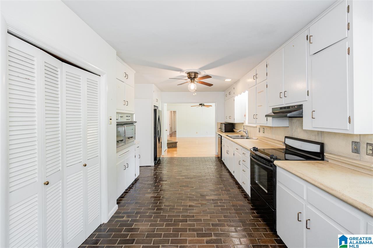 2716 Woodridge Road Birmingham, AL 35223 - Photo 11 of 37