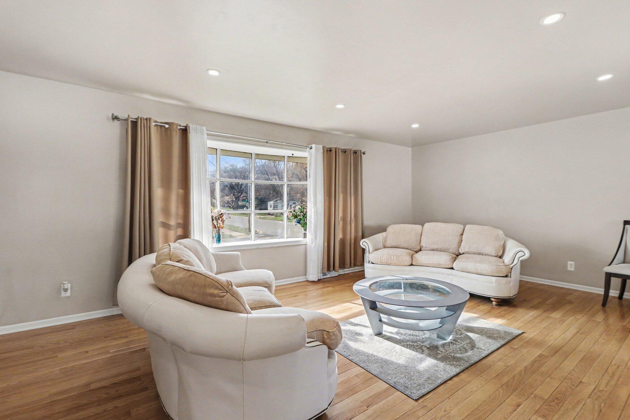 551 Union Place Gary, IN 46403 - Photo 9 of 28 a living room with furniture and a large window
