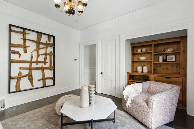 a view of a entrance of the house