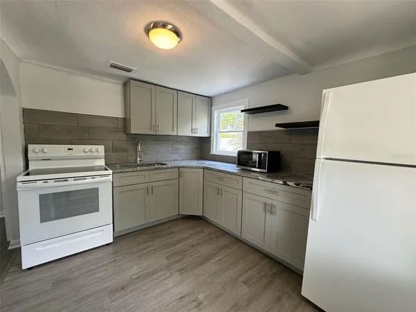 $439,900 | 2650 25th Avenue North, St. Petersburg, FL 33713