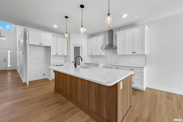 $539,900 | 1360 Heights Court, Bettendorf, IA 52722