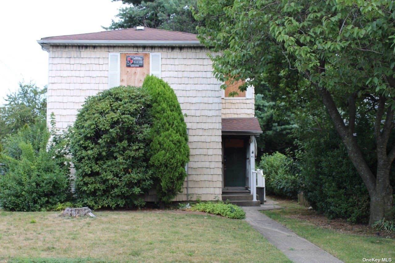 41 Spruce Street, Garden City, NY 11530 Compass