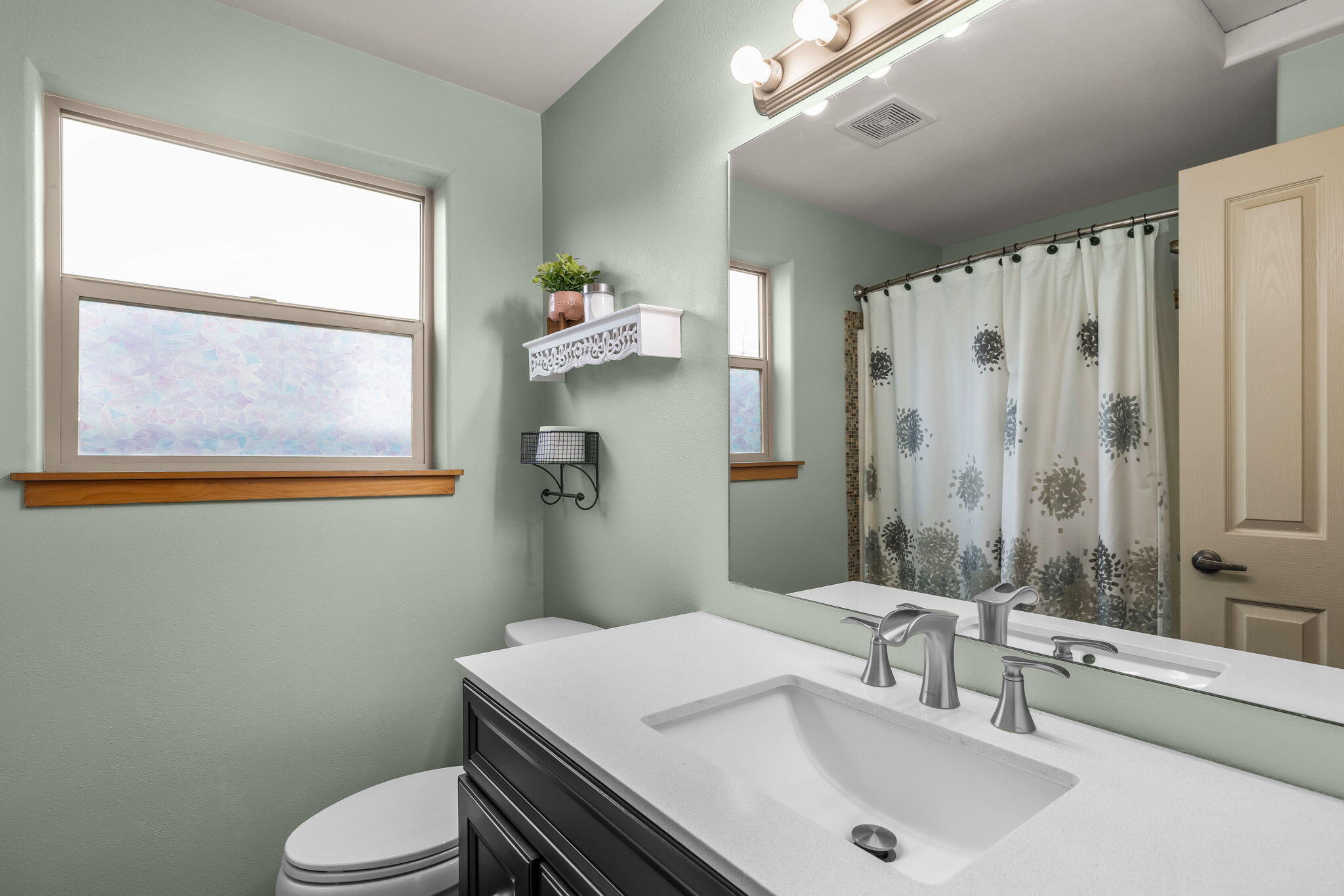 61399 Whitetail Street Bend, OR 97702 - Photo 13 of 15 second bath