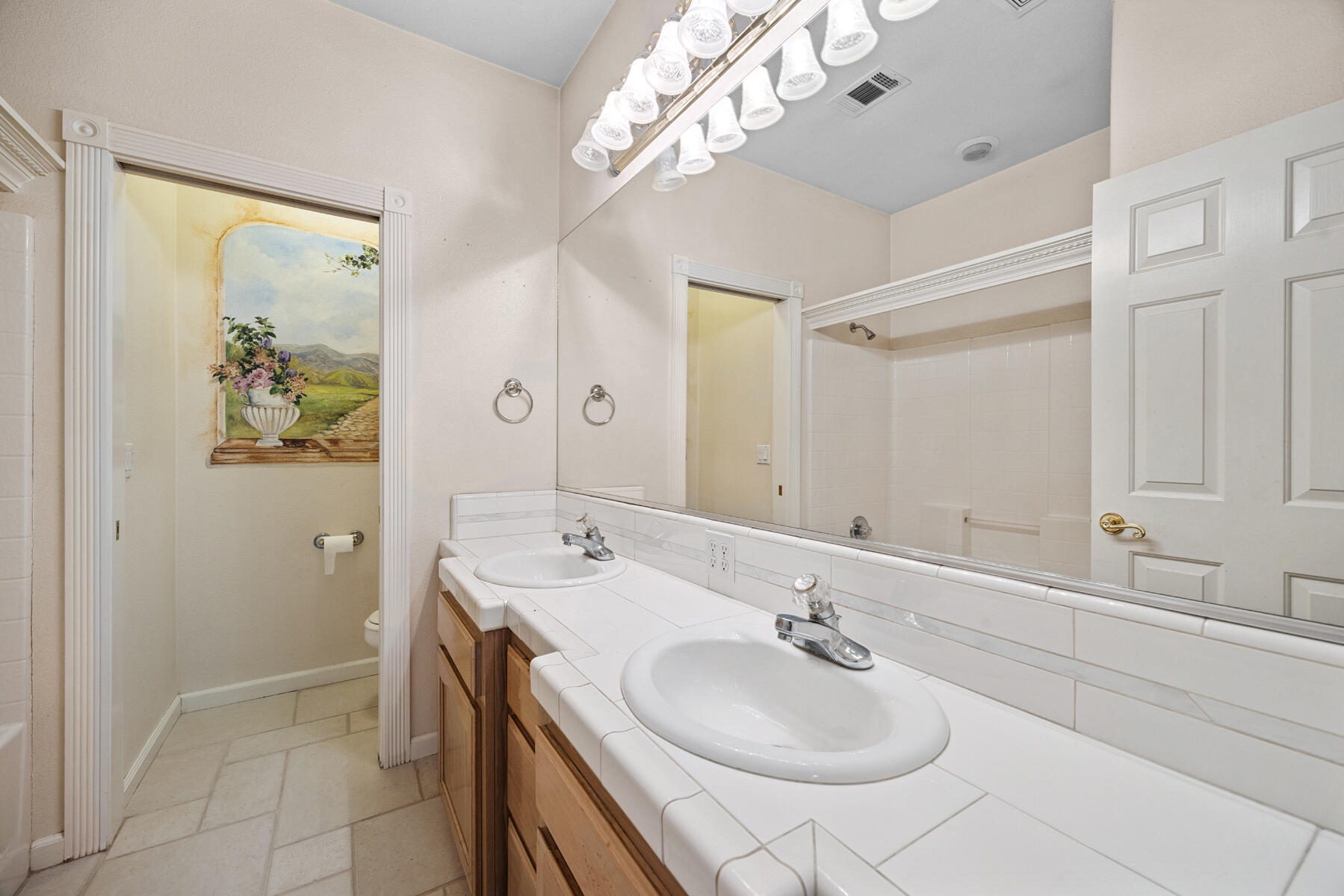 1163 North Belmont Road Exeter, CA 93221 - Photo 34 of 81 34 - Hallway Bathroom (1)