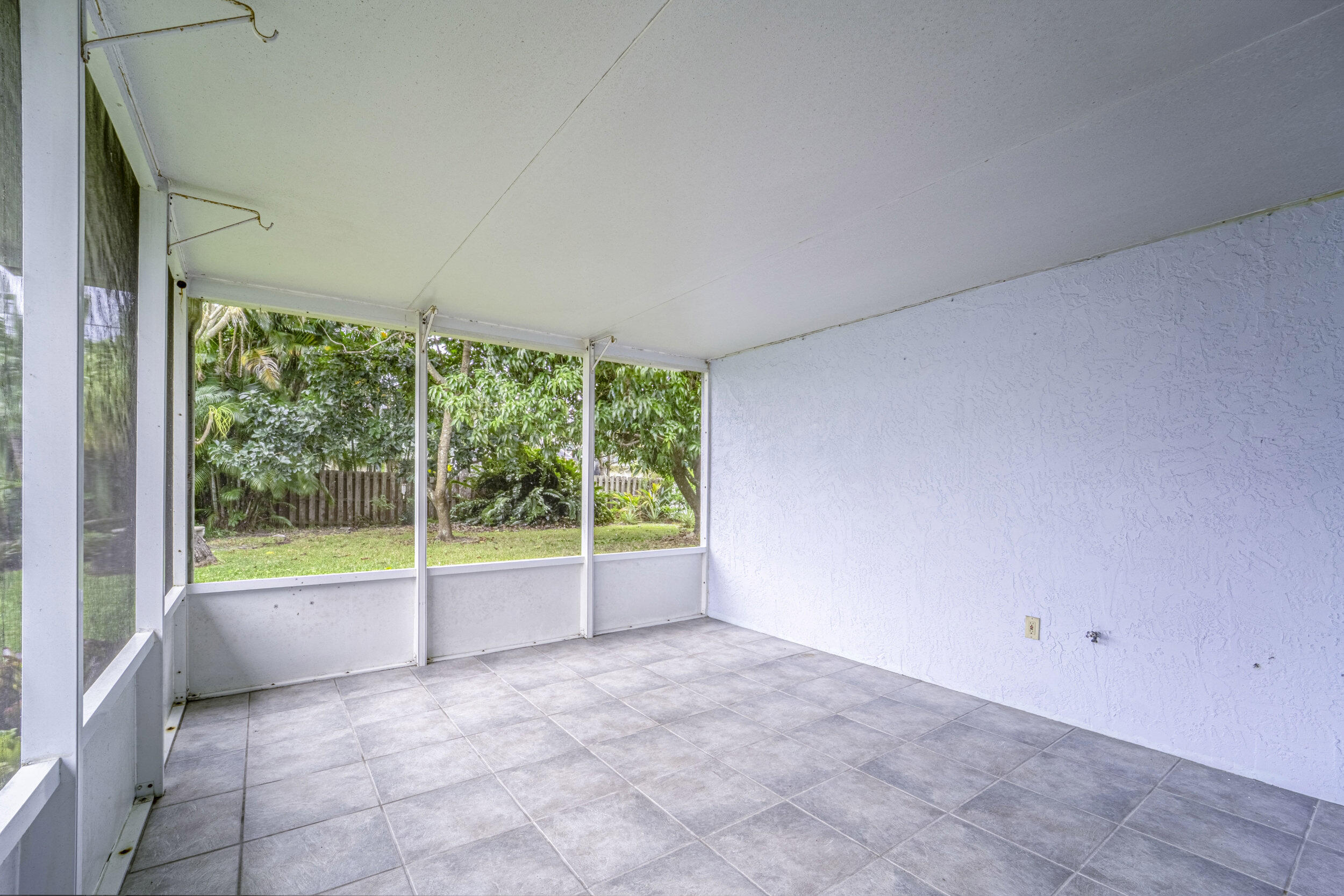 6851 Northwest Jorgensen Road Port St. Lucie, FL 34983 - Photo 11 of 37 13_sunroom