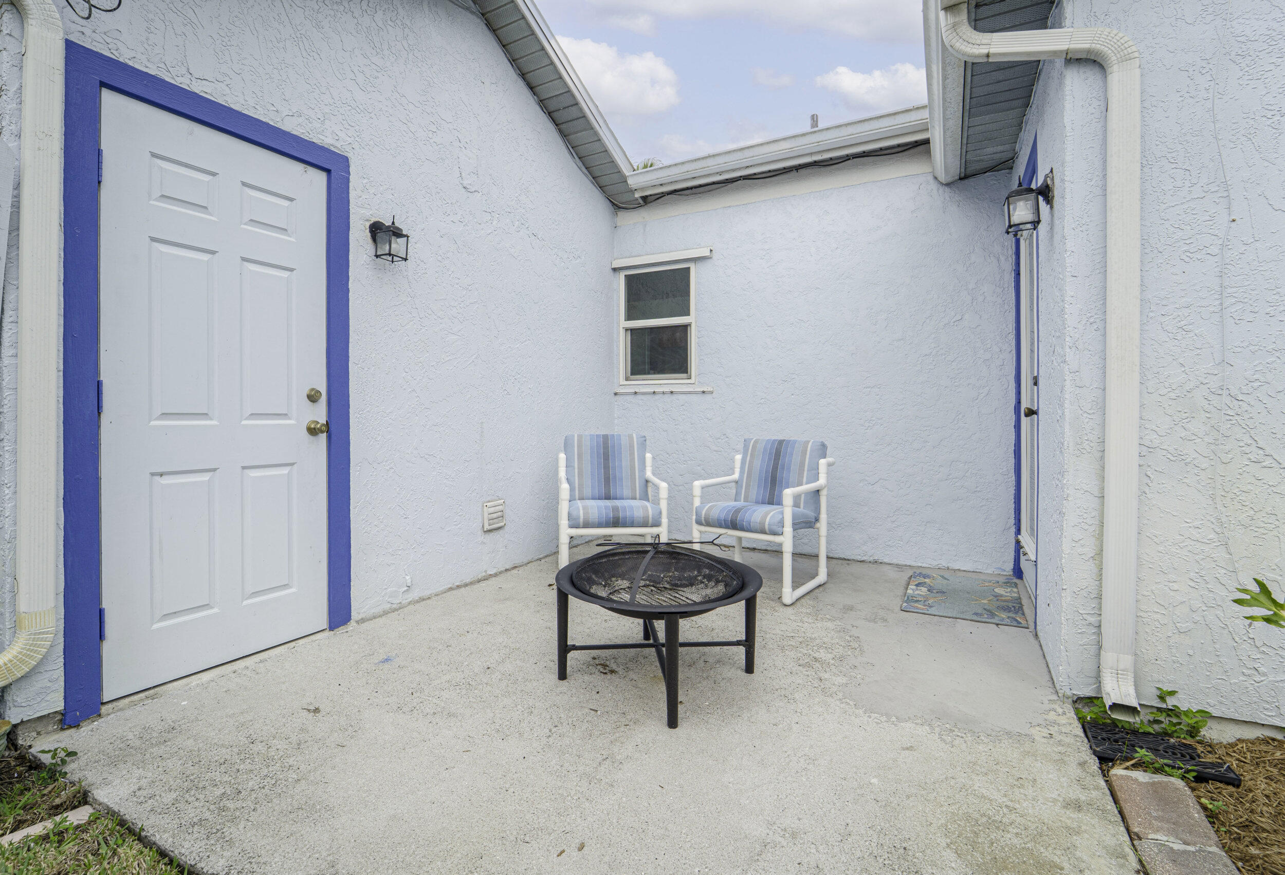 6851 Northwest Jorgensen Road Port St. Lucie, FL 34983 - Photo 19 of 37 21_open patio