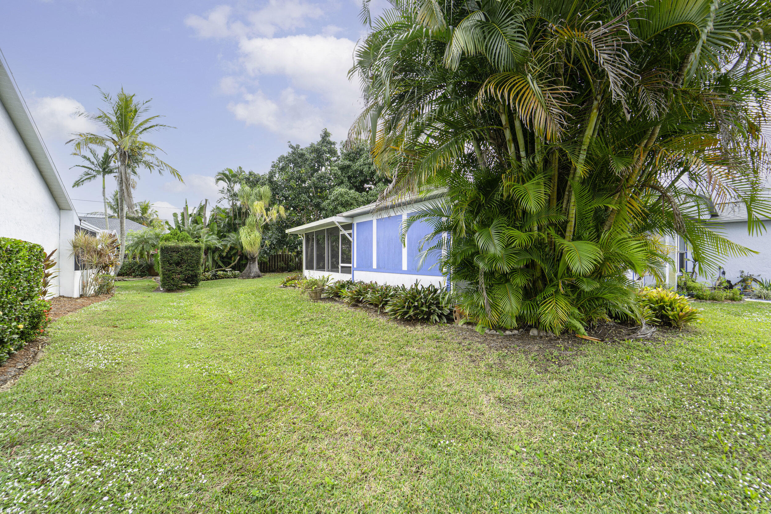 6851 Northwest Jorgensen Road Port St. Lucie, FL 34983 - Photo 29 of 37 31_side yard