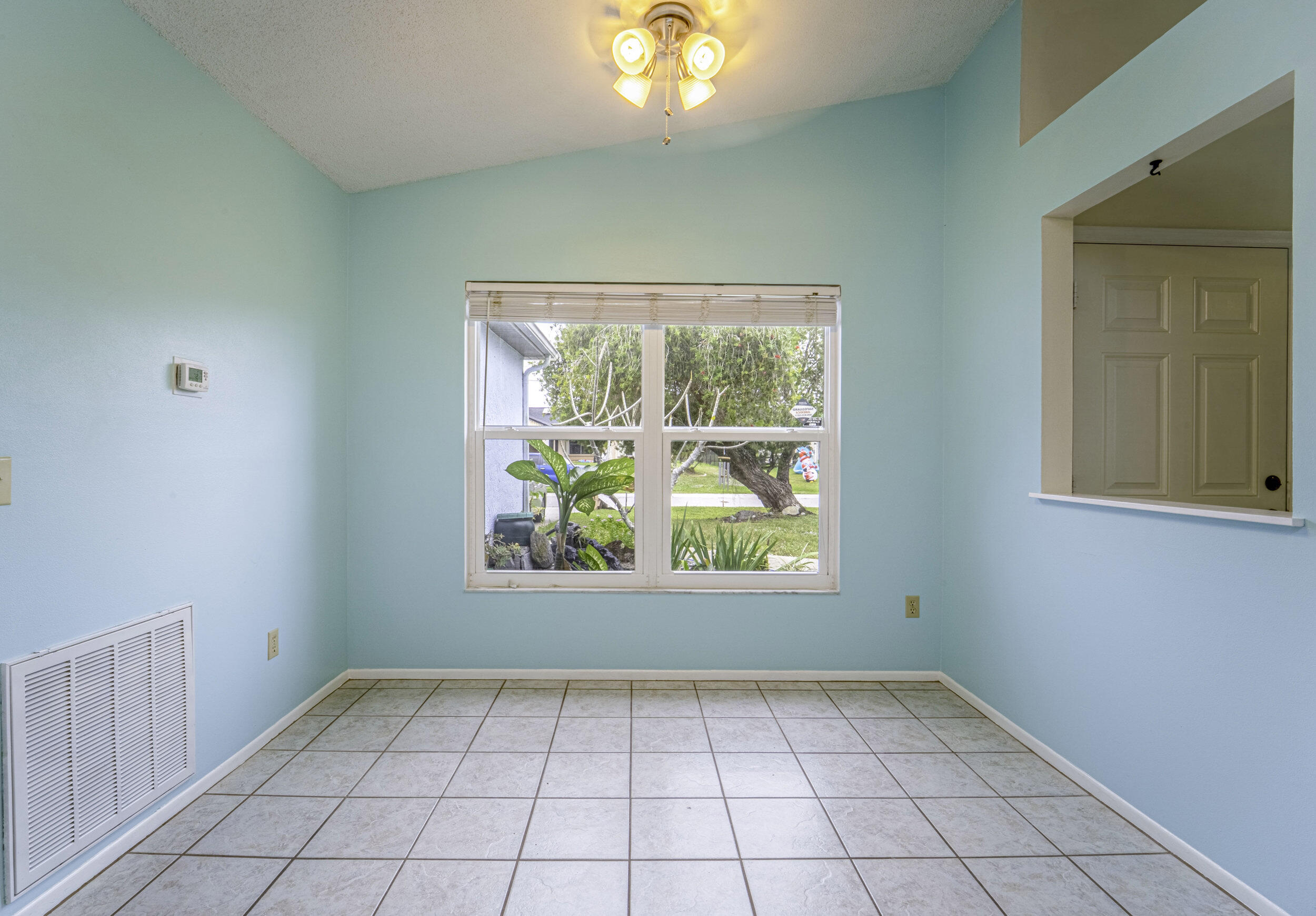 6851 Northwest Jorgensen Road Port St. Lucie, FL 34983 - Photo 8 of 37 10_eat in kitchen