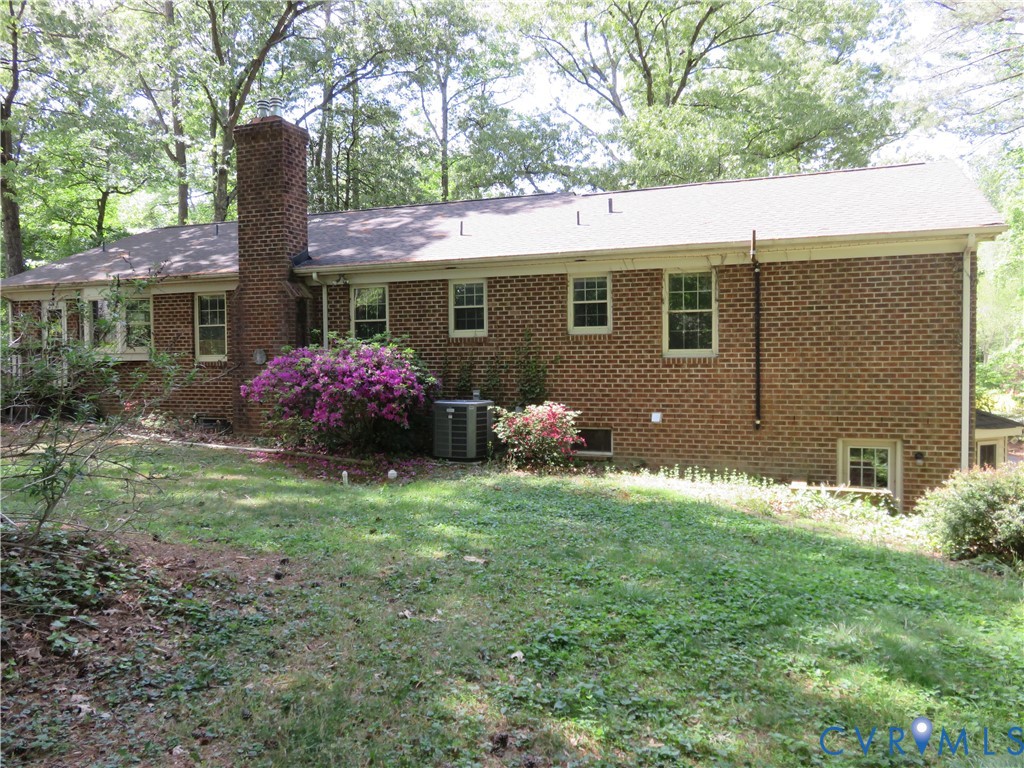 8379 Quailfield Road Mechanicsville, VA 23116 - Photo 10 of 56 a front view of house with yard