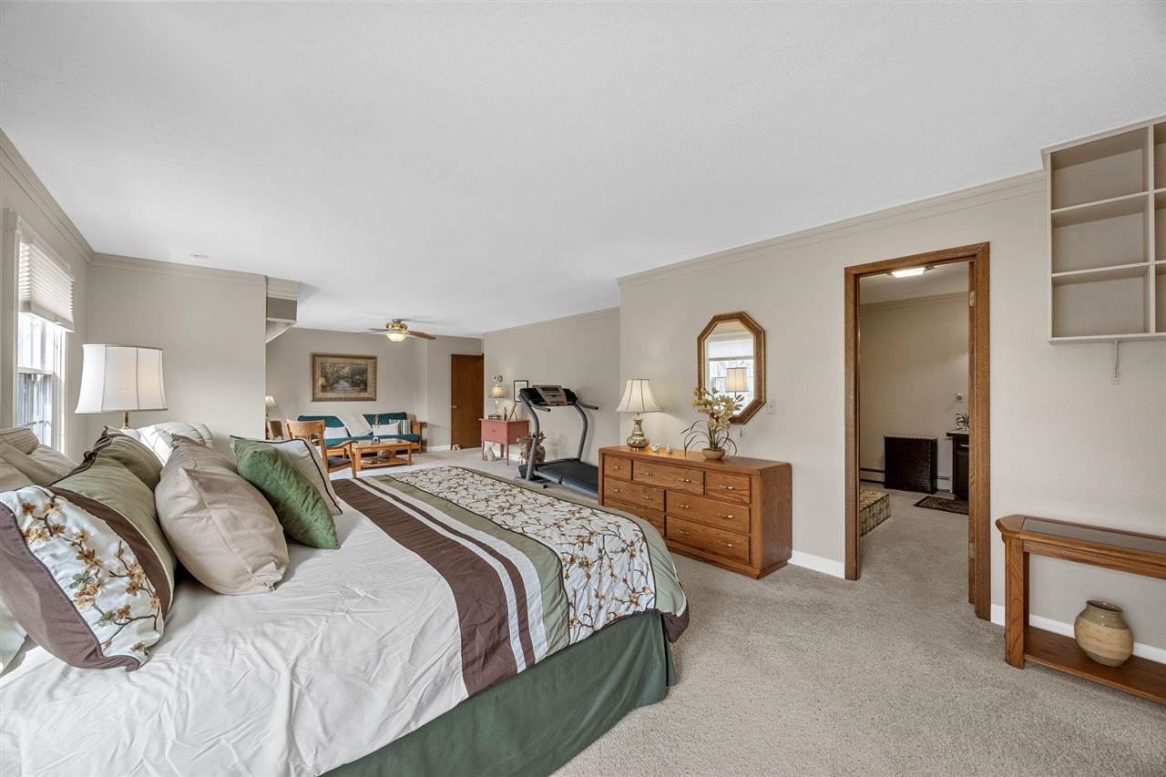 5297 Sand Road Southeast Iowa City, IA 52240 - Photo 11 of 68 Gallery Image 11