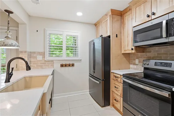 $205,000 | 8346 Northwest Barrybrooke Drive, Kansas City, MO 64151