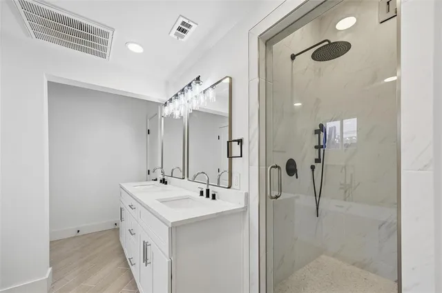 $555,000 | 710 South Glasgow Drive, Dallas, TX 75223