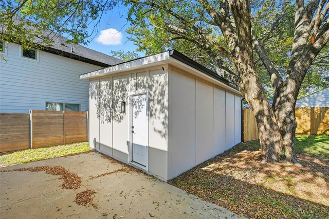 $555,000 | 710 South Glasgow Drive, Dallas, TX 75223