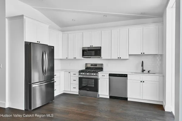 $3,000 | 72-74 Green Street, Unit 72A, Hudson, NY 12534
