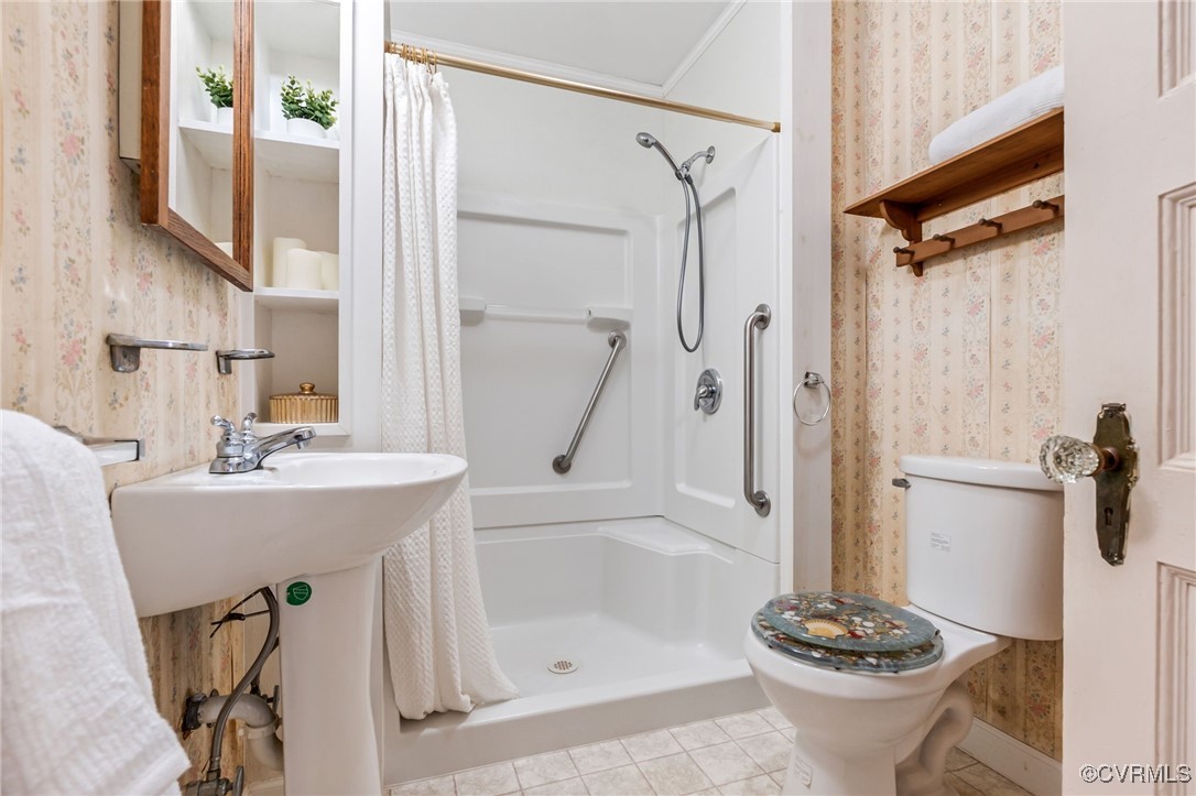 2812 Chapel Road New Canton, VA 23123 - Photo 17 of 32 a bathroom with a shower a mirror and a sink