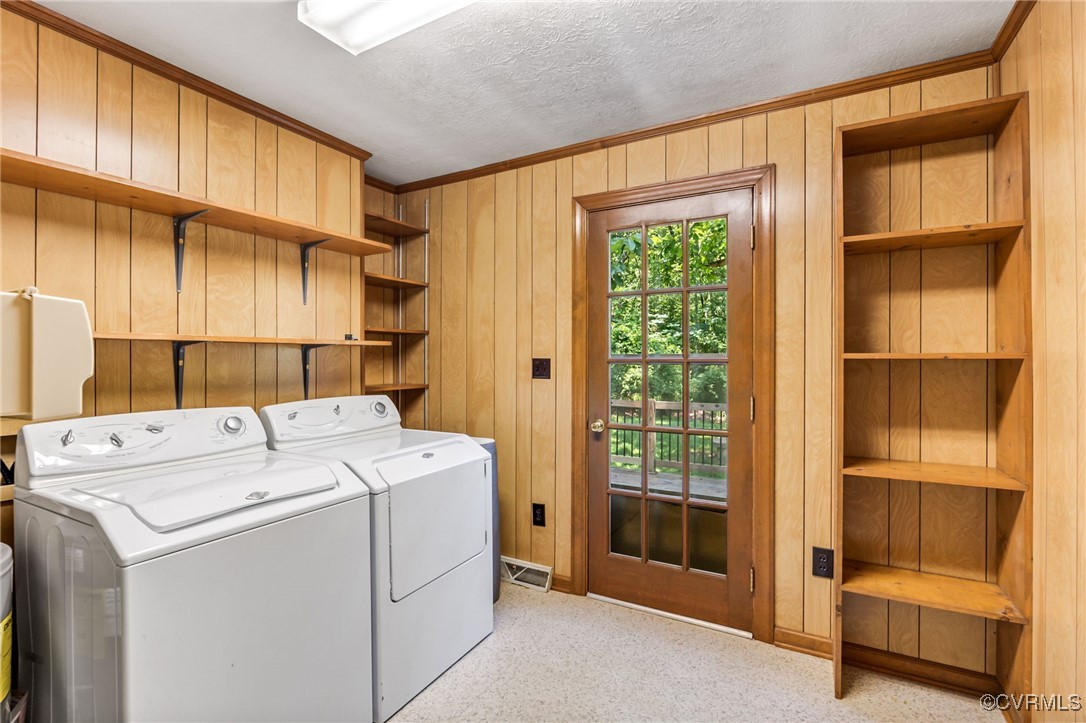 2812 Chapel Road New Canton, VA 23123 - Photo 18 of 32 a utility room with dryer and washer