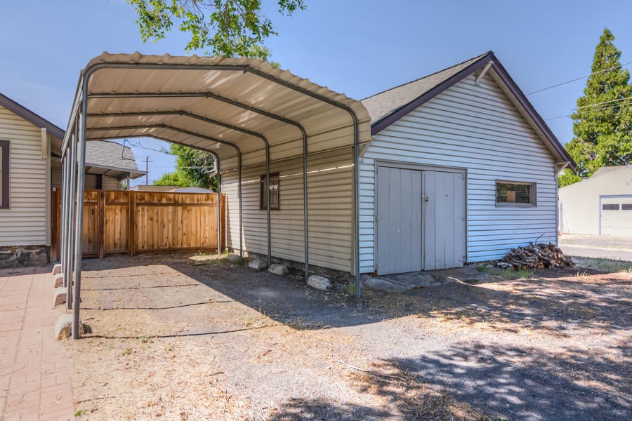 607 Southwest 12th Street Redmond, OR 97756 - Photo 4 of 24 12th St SW 607 (4 of 24)