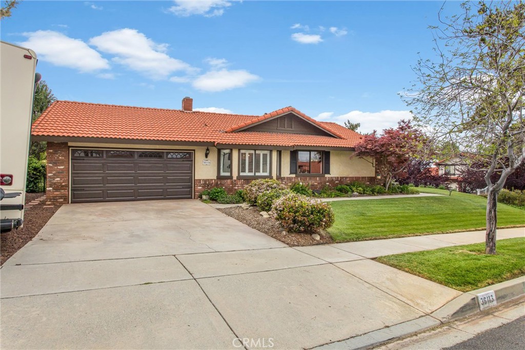 36113 Sharon Way Yucaipa, CA 92399 - Photo 6 of 49 2-car attached garage