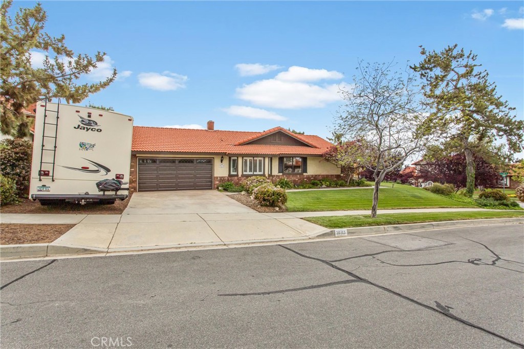 36113 Sharon Way Yucaipa, CA 92399 - Photo 9 of 49 RV parking