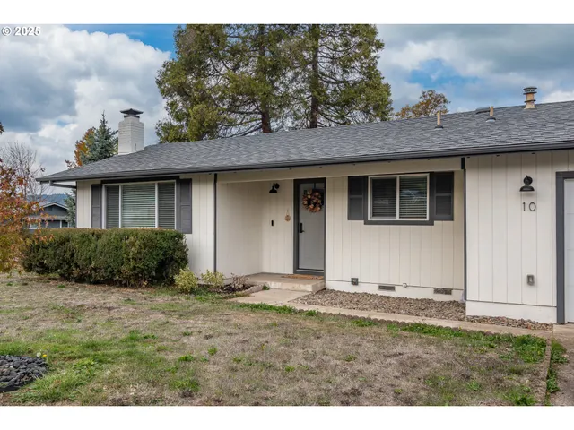 $329,000 | 10 Carmel Court, Roseburg, OR 97471