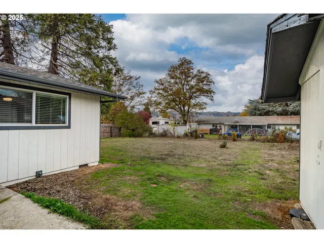 $329,000 | 10 Carmel Court, Roseburg, OR 97471