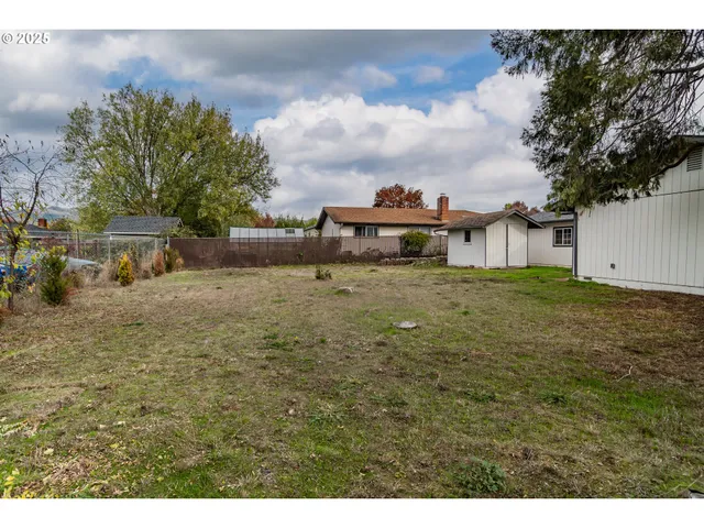 $329,000 | 10 Carmel Court, Roseburg, OR 97471