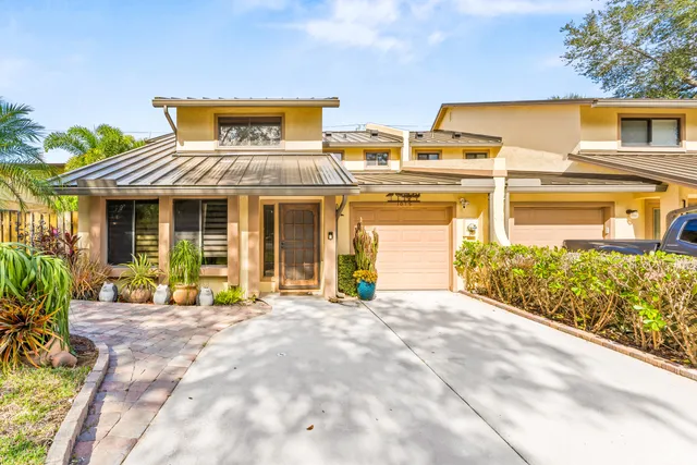 $549,000 | 1075 Raintree Lane, Palm Beach Gardens, FL 33410
