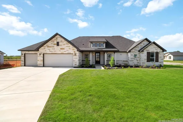 $453,244 | 1562 Vista View Drive, Pleasanton, TX 78064