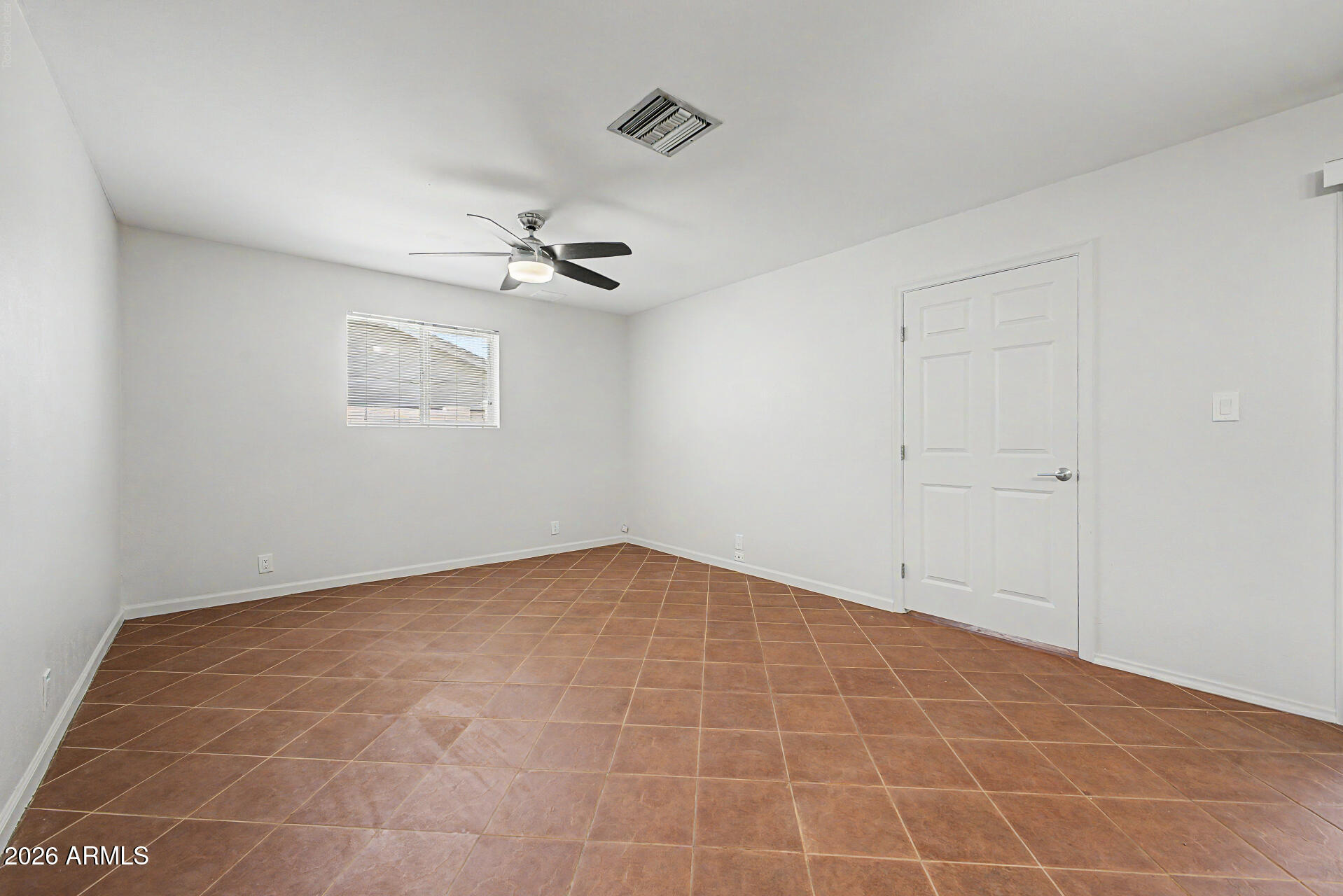 3910 East Shangri La Road Phoenix, AZ 85028 - Photo 8 of 33