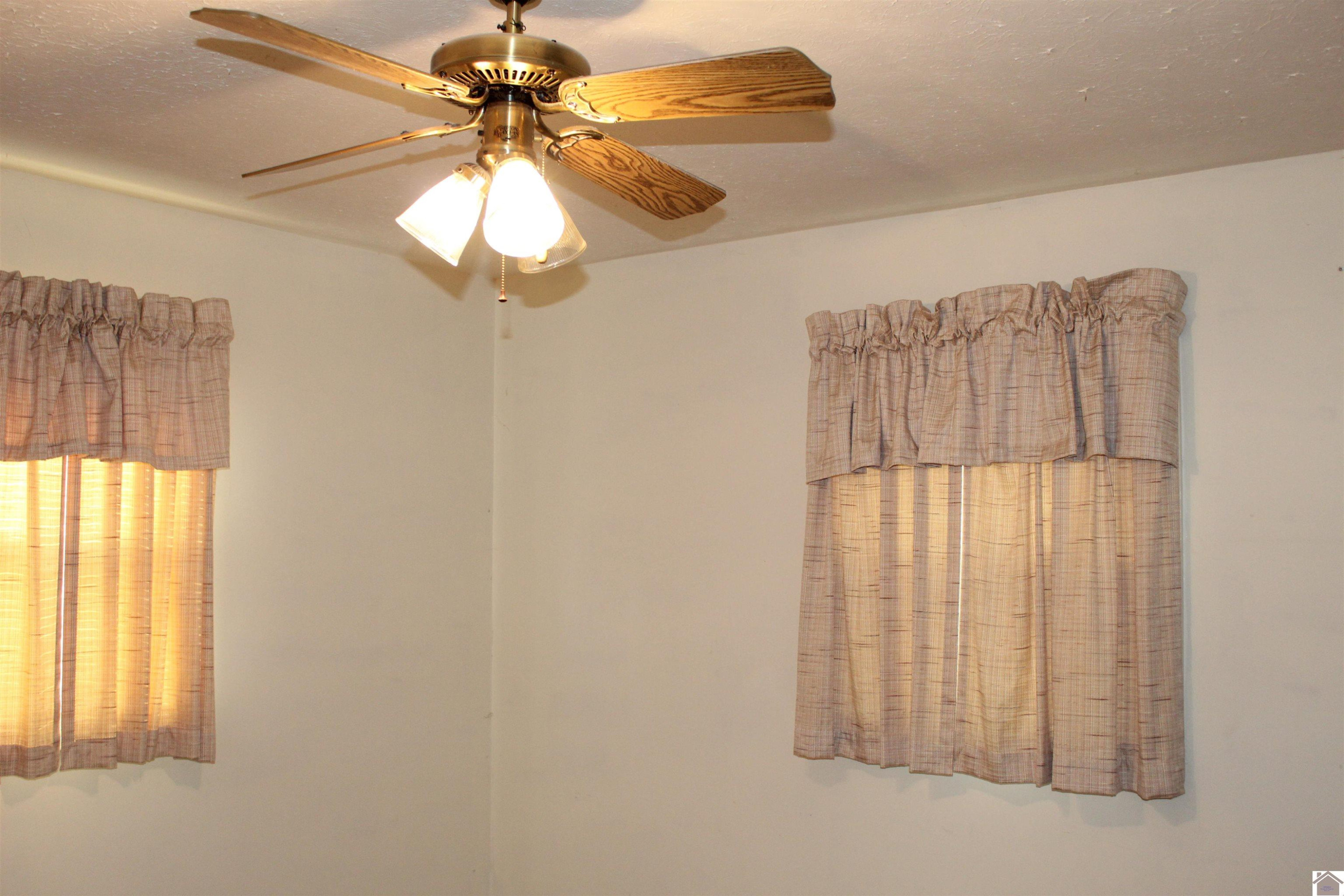 2915 Mayfield Road Paducah, KY 42003 - Photo 28 of 39 Bedroom