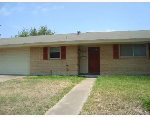 a view of a backyard of the house