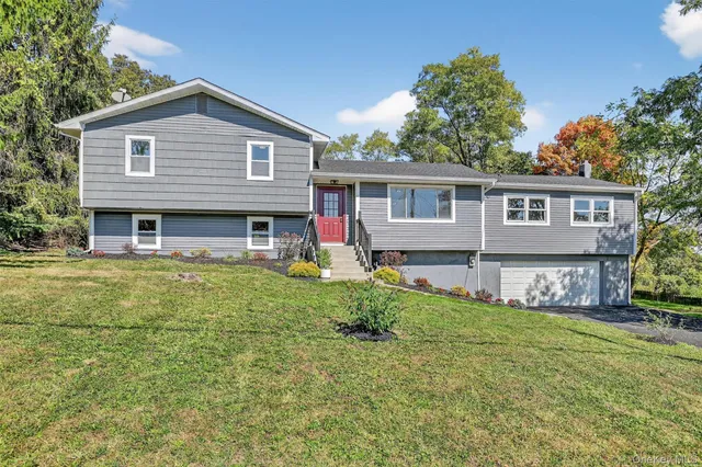 $619,900 | 10 Elizabeth Drive, Wallkill, NY 12589