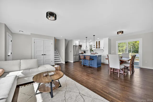 $619,900 | 10 Elizabeth Drive, Wallkill, NY 12589