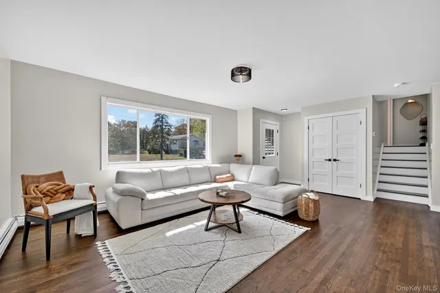 $619,900 | 10 Elizabeth Drive, Wallkill, NY 12589