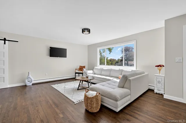 $619,900 | 10 Elizabeth Drive, Wallkill, NY 12589