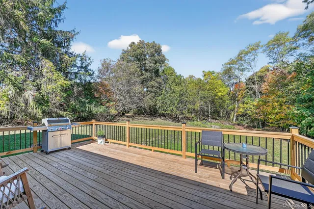 $619,900 | 10 Elizabeth Drive, Wallkill, NY 12589