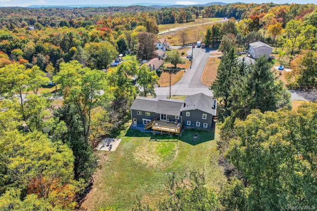 $619,900 | 10 Elizabeth Drive, Wallkill, NY 12589
