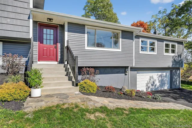 $619,900 | 10 Elizabeth Drive, Wallkill, NY 12589