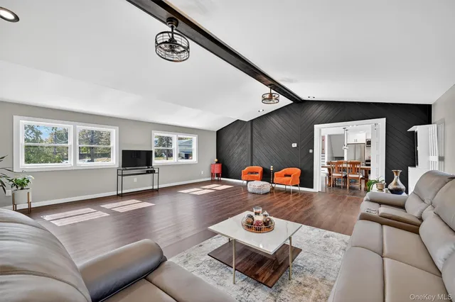 $619,900 | 10 Elizabeth Drive, Wallkill, NY 12589