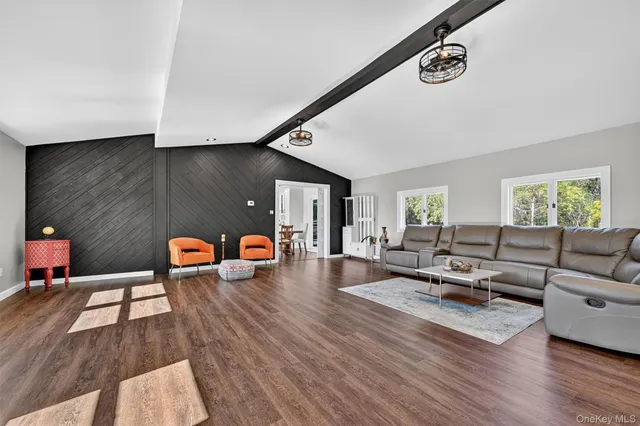 $619,900 | 10 Elizabeth Drive, Wallkill, NY 12589