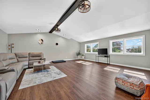 $619,900 | 10 Elizabeth Drive, Wallkill, NY 12589