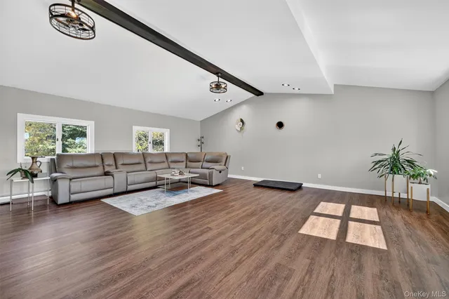 $619,900 | 10 Elizabeth Drive, Wallkill, NY 12589