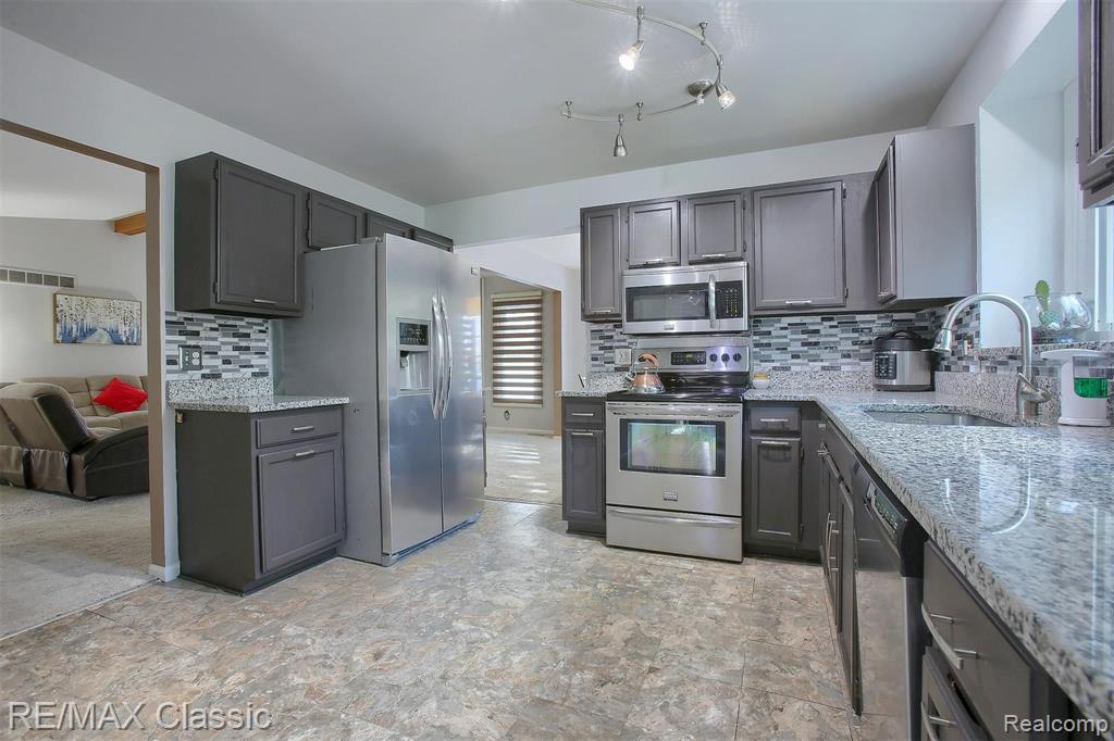 500 Kentucky Drive Rochester Hills, MI 48307 - Photo 8 of 30