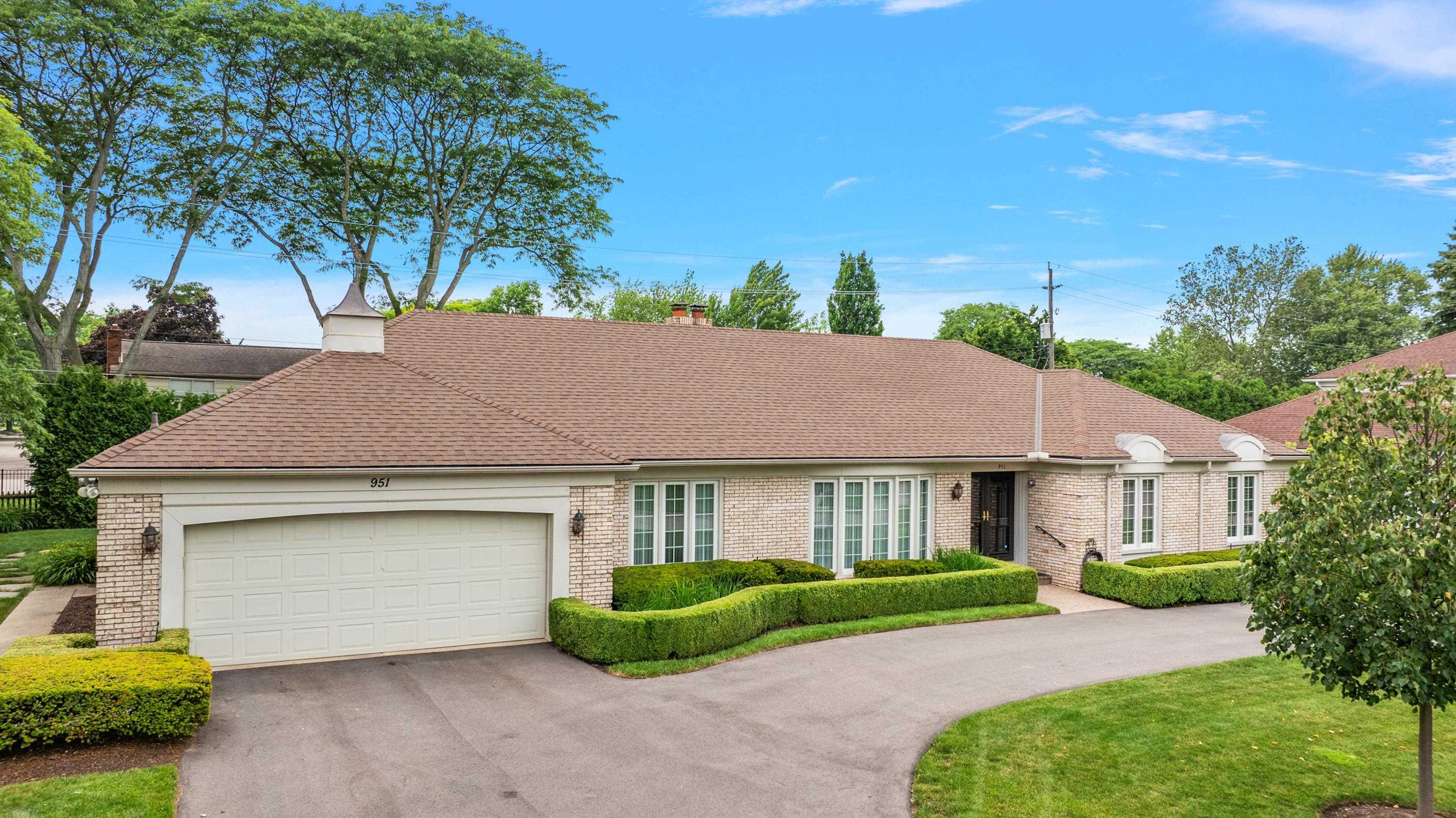 951 Ballantyne Road Grosse Pointe, MI 48236 - Photo 4 of 10 50146183-083bb5bd-eb46-4dbc-9c50-c2a871386333.JPG