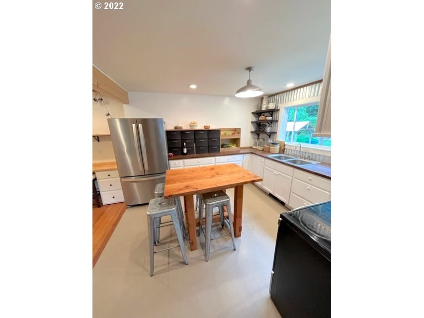 39071 Jasper Lowell Road Fall Creek, OR 97438 - Photo 12 of 30 Gallery Image 12