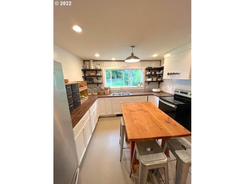 39071 Jasper Lowell Road Fall Creek, OR 97438 - Photo 13 of 30 Gallery Image 13